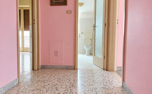VENDESI APPARTAMENTO VIA ROVERETO, 12